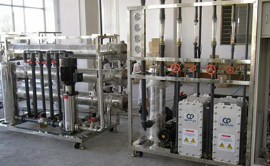 我司生產(chǎn)的超純水設(shè)備出水水質(zhì)符合美國ASTM純水水質(zhì)標(biāo)準(zhǔn)、我國電子工業(yè)部電子級水質(zhì)技術(shù)標(biāo)準(zhǔn)（18MΩ.cm、15MΩ.cm、10MΩ.cm、2MΩ.cm、0.5MΩ.cm五級標(biāo)準(zhǔn)）、我國電子工業(yè)部高純水水質(zhì)試行標(biāo)準(zhǔn)、美國半導(dǎo)體工業(yè)用純水指標(biāo)、日本集成電路水質(zhì)標(biāo)準(zhǔn)、國內(nèi)外大規(guī)模集成電路水質(zhì)標(biāo)準(zhǔn)。