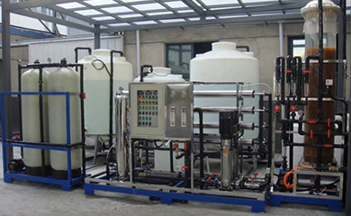 電鍍涂裝行業(yè)中，為了增加鍍件表面光潔度、亮度、附著力，電鍍液的配制需要用電導率在15uS/cm以下的純水，另外在鍍件漂洗時也需用電導率在10uS/cm以下純水來清洗。