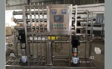       宏森環(huán)保所生產(chǎn)的設(shè)備經(jīng)過廠家專業(yè)的設(shè)計生產(chǎn)可以長期穩(wěn)定的提供純化水，可滿足藥廠、醫(yī)院純化水制取、輸液制取的要求。宏森環(huán)保純化水系統(tǒng)可用于醫(yī)療器械、醫(yī)藥制劑、體外診斷試劑、制藥用水、血液凈化、血液透析、大輸液、生化制品用水、醫(yī)用無菌水、口服液用水、消毒室、醫(yī)院供應(yīng)室、中央供水等。